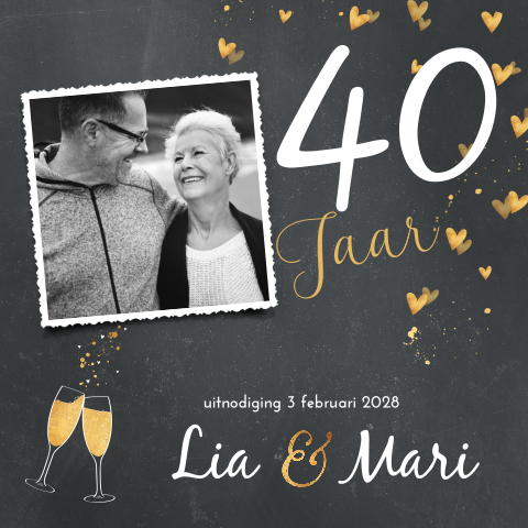 Uitnodiging 40 jaar getrouwd met hartjes en champagne op krijtbord