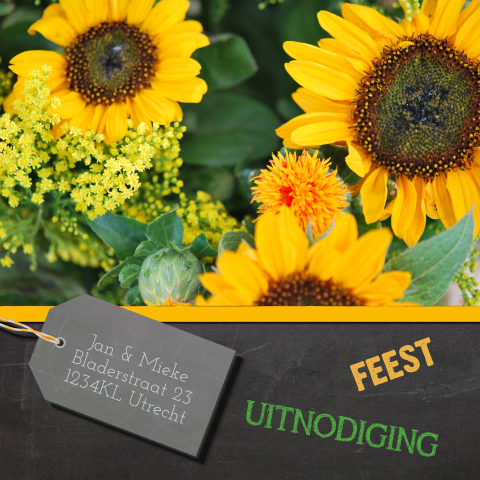 Uitnodigingskaart met prachtige zonnebloemen op krijtbord